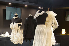 天下第一件3D打印婚纱、、2.7米长制服是最长的3D打印服装