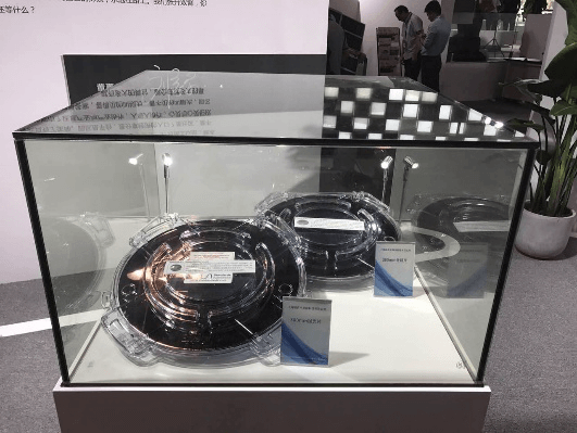 天下先进尺寸的300mm抛光片和300mm外延片