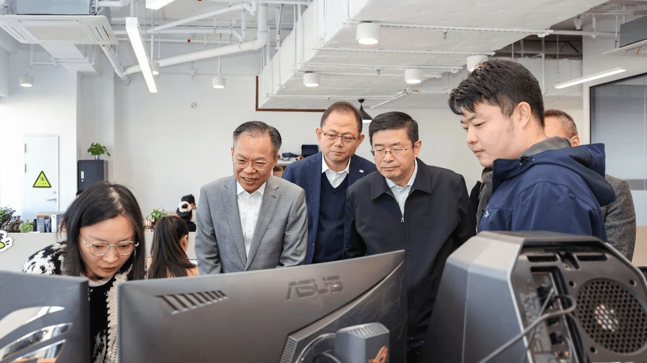 聚焦OPC开展活力，，管委会向导调研零界魔方及数字游民社区